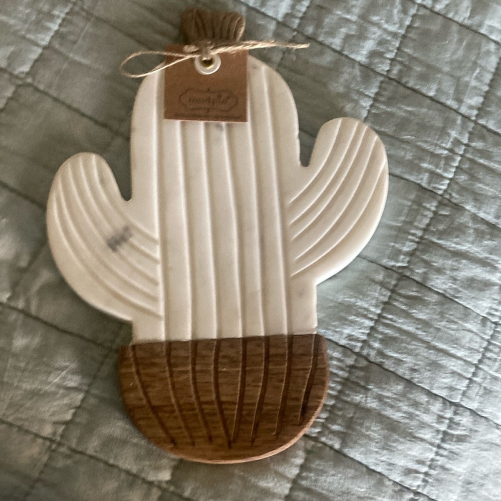 Mud Pie Cactus-Shaped Cutting Board - White and Brown